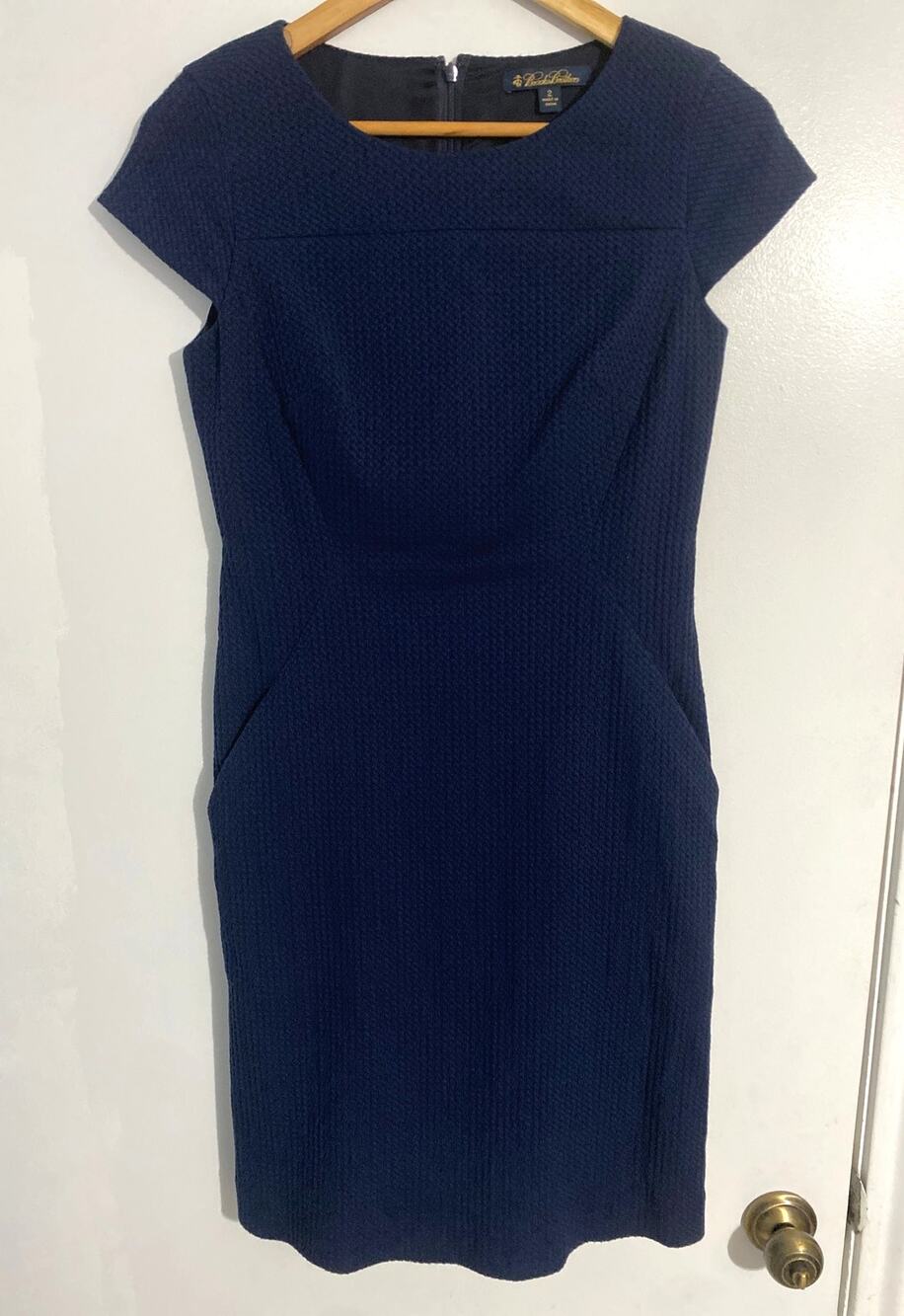 Brooks Brothers sheath dress women’s size 2 navy blue textured cotton